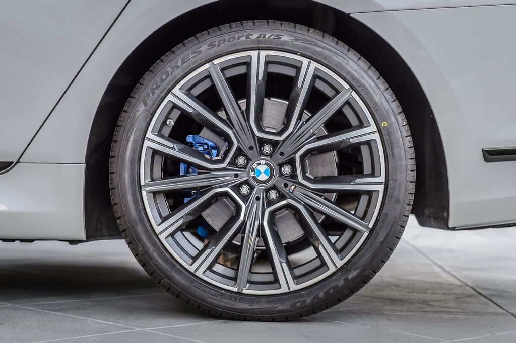 2020 BMW 7 Series 740i M SPORT - NAV - PANO ROOF - BACKUP CAM - GORGEOUS  - 22947080 - 13