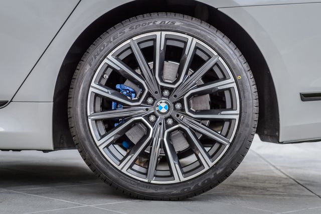 2020 BMW 7 Series 740i M SPORT - NAV - PANO ROOF - BACKUP CAM - GORGEOUS  - 22947080 - 13