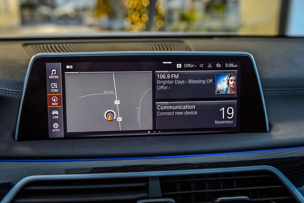 2020 BMW 7 Series 740i M SPORT - NAV - PANO ROOF - BACKUP CAM - GORGEOUS  - 22947080 - 19