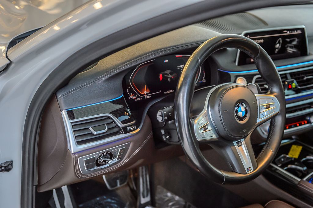 2020 BMW 7 Series 740i M SPORT - NAV - PANO ROOF - BACKUP CAM - GORGEOUS  - 22947080 - 26