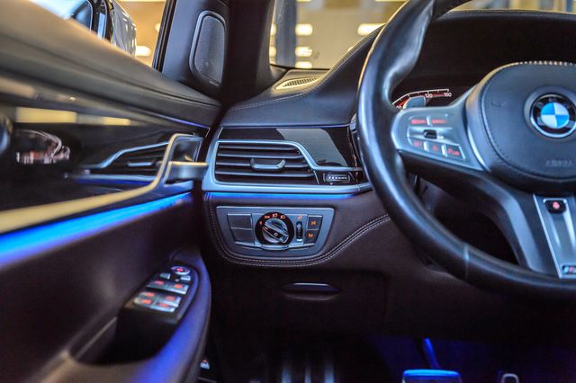 2020 BMW 7 Series 740i M SPORT - NAV - PANO ROOF - BACKUP CAM - GORGEOUS  - 22947080 - 27