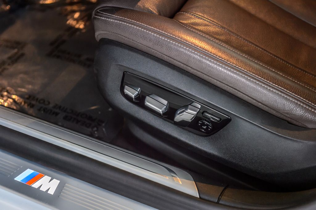 2020 BMW 7 Series 740i M SPORT - NAV - PANO ROOF - BACKUP CAM - GORGEOUS  - 22947080 - 35