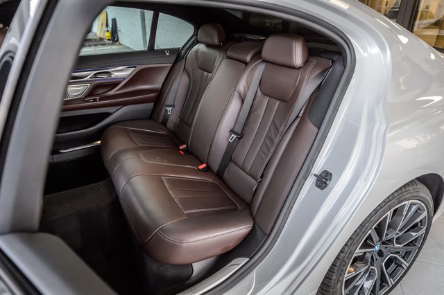 2020 BMW 7 Series 740i M SPORT - NAV - PANO ROOF - BACKUP CAM - GORGEOUS  - 22947080 - 38