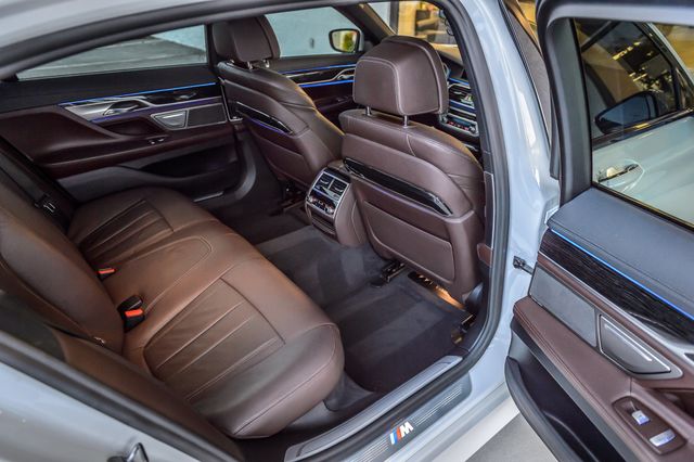 2020 BMW 7 Series 740i M SPORT - NAV - PANO ROOF - BACKUP CAM - GORGEOUS  - 22947080 - 39