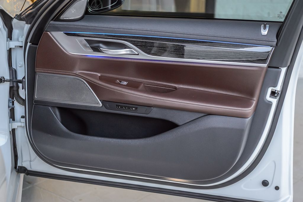 2020 BMW 7 Series 740i M SPORT - NAV - PANO ROOF - BACKUP CAM - GORGEOUS  - 22947080 - 49