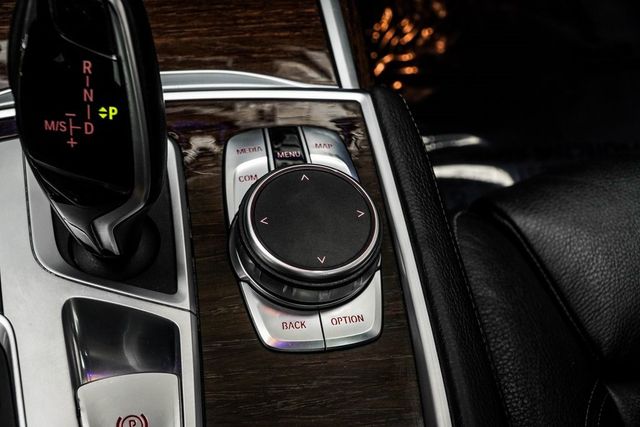 2020 BMW 7 Series 740i xDrive - 22985982 - 19