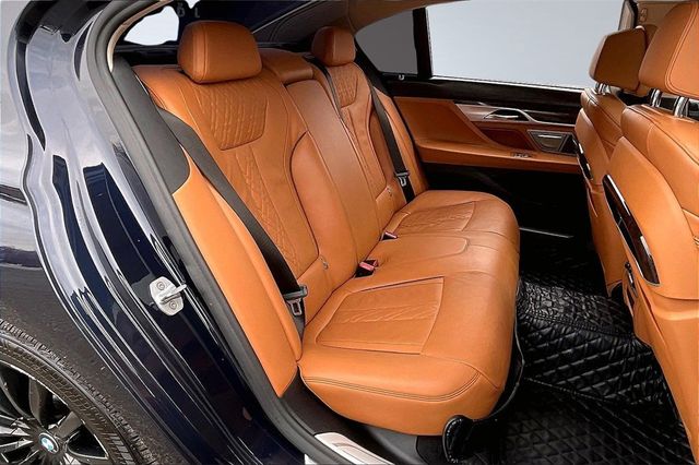 2020 BMW 7 Series 740i xDrive - 22965403 - 14