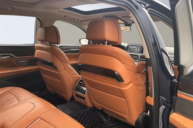 2020 BMW 7 Series 740i xDrive - 22965403 - 15