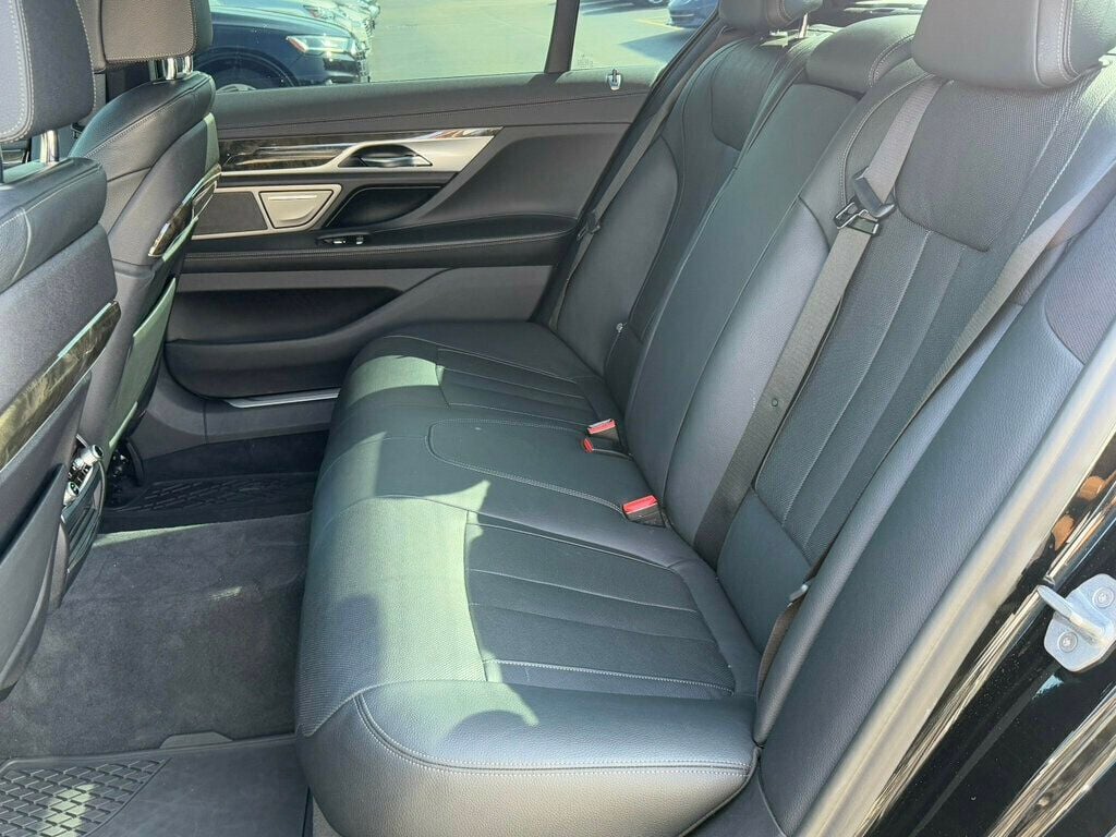2020 Bmw 740i xDrive Sedan photo 18
