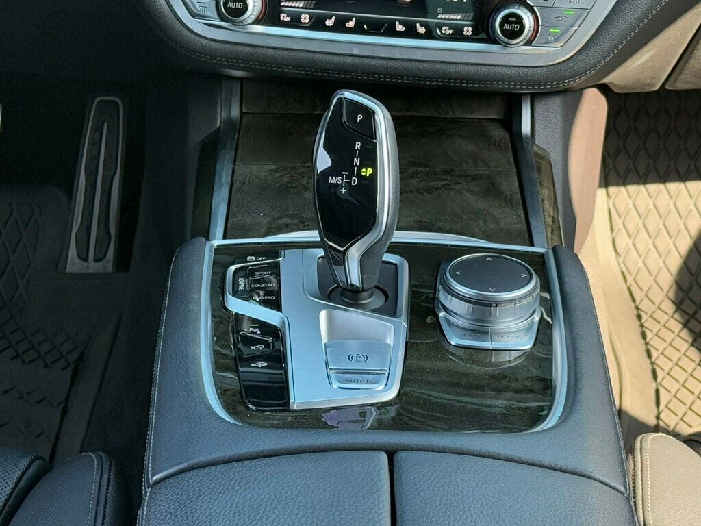 2020 Bmw 740i xDrive Sedan photo 21