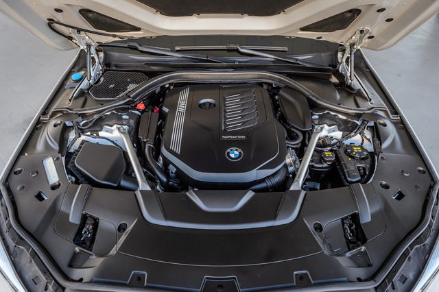 2020 BMW 7 Series 740i X DRIVE - NAV - PANO ROOF - BACKUP CAM - BLUETOOTH GORGEOUS - 22970820 - 16