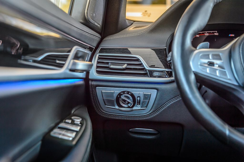 2020 BMW 7 Series 740i X DRIVE - NAV - PANO ROOF - BACKUP CAM - BLUETOOTH GORGEOUS - 22970820 - 24
