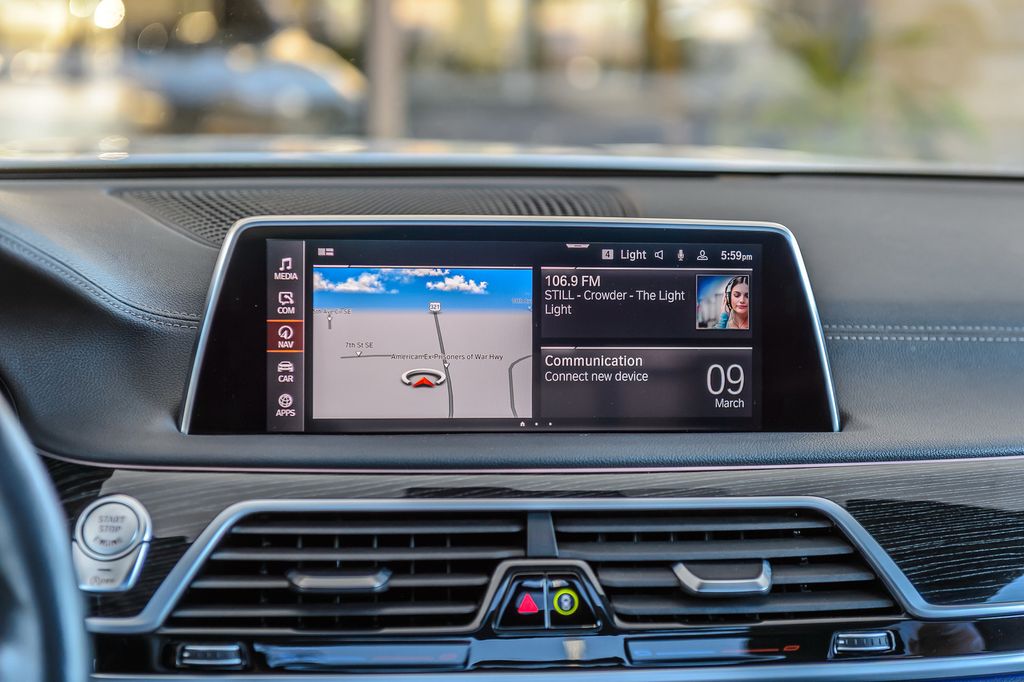 2020 BMW 7 Series 740i X DRIVE - NAV - PANO ROOF - BACKUP CAM - BLUETOOTH GORGEOUS - 22970820 - 26