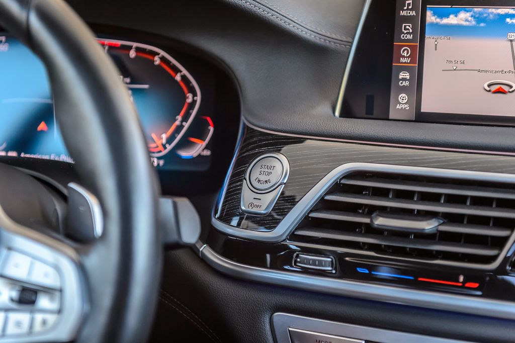 2020 BMW 7 Series 740i X DRIVE - NAV - PANO ROOF - BACKUP CAM - BLUETOOTH GORGEOUS - 22970820 - 31