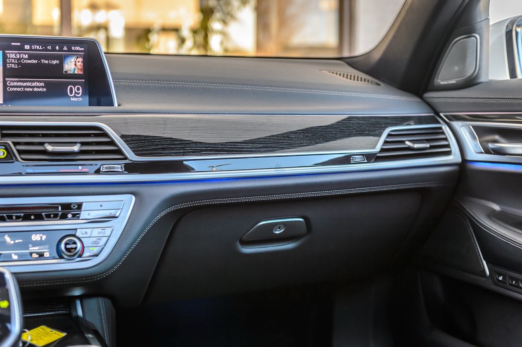 2020 BMW 7 Series 740i X DRIVE - NAV - PANO ROOF - BACKUP CAM - BLUETOOTH GORGEOUS - 22970820 - 32