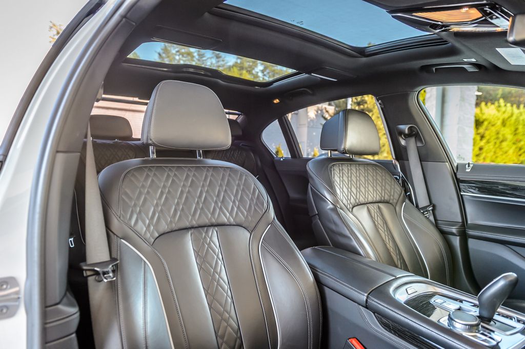 2020 BMW 7 Series 740i X DRIVE - NAV - PANO ROOF - BACKUP CAM - BLUETOOTH GORGEOUS - 22970820 - 35