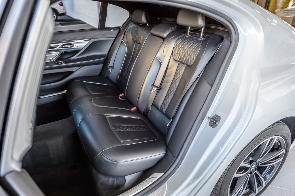 2020 BMW 7 Series 740i X DRIVE - NAV - PANO ROOF - BACKUP CAM - BLUETOOTH GORGEOUS - 22970820 - 41