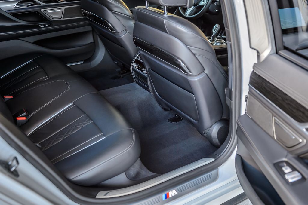 2020 BMW 7 Series 740i X DRIVE - NAV - PANO ROOF - BACKUP CAM - BLUETOOTH GORGEOUS - 22970820 - 42