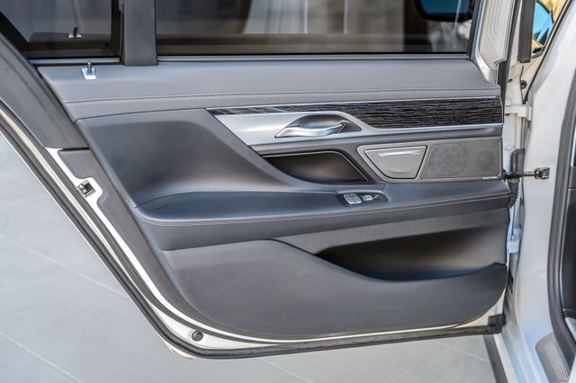 2020 BMW 7 Series 740i X DRIVE - NAV - PANO ROOF - BACKUP CAM - BLUETOOTH GORGEOUS - 22970820 - 52