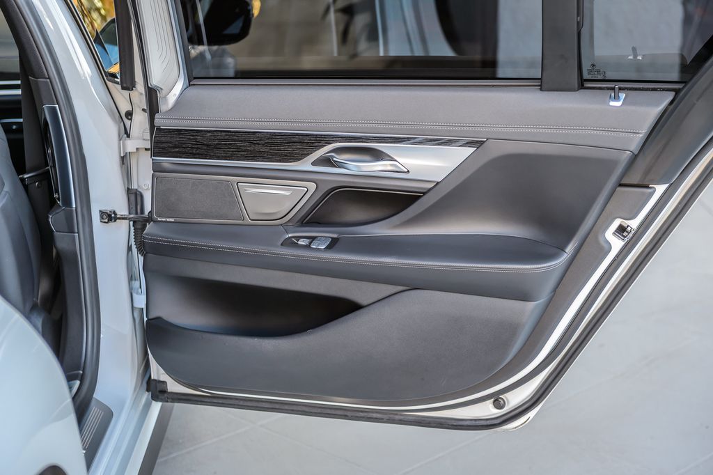 2020 BMW 7 Series 740i X DRIVE - NAV - PANO ROOF - BACKUP CAM - BLUETOOTH GORGEOUS - 22970820 - 54