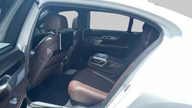 2020 BMW 7 Series 750i xDrive - 23041363 - 17