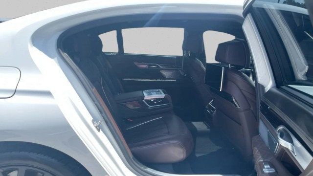 2020 BMW 7 Series 750i xDrive - 23041363 - 18