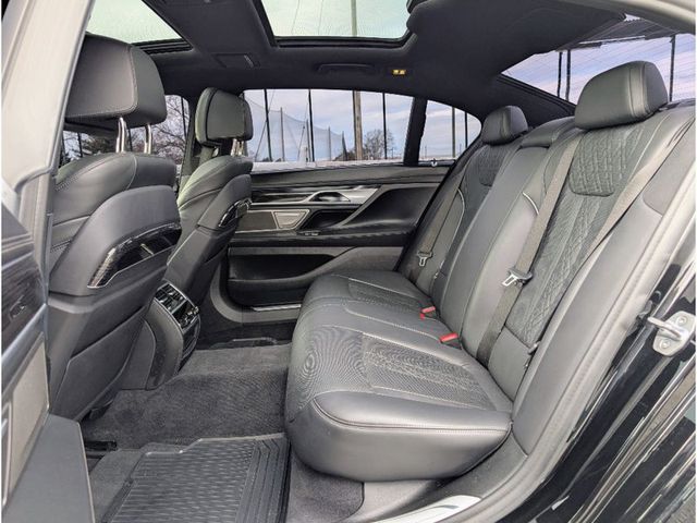2020 BMW 7 Series 750i xDrive - 22983837 - 16