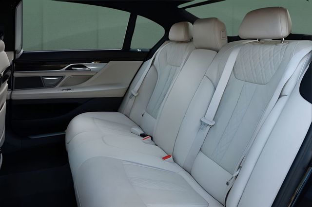 2020 BMW 7 Series 750i xDrive - 23032441 - 10