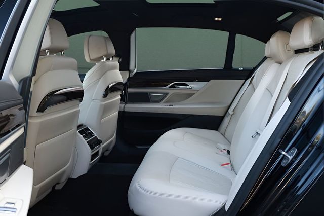2020 BMW 7 Series 750i xDrive - 23032441 - 11