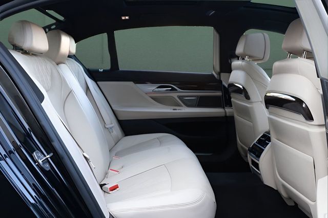 2020 BMW 7 Series 750i xDrive - 23032441 - 13