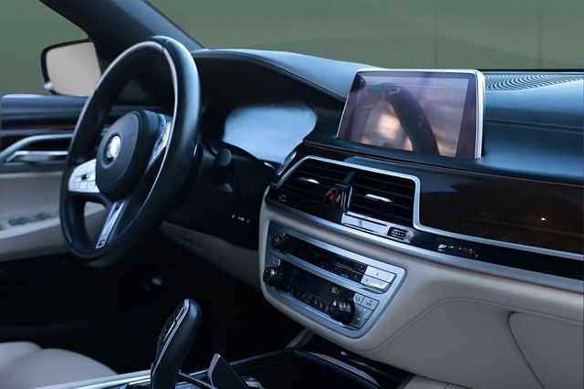 2020 BMW 7 Series 750i xDrive - 23032441 - 16