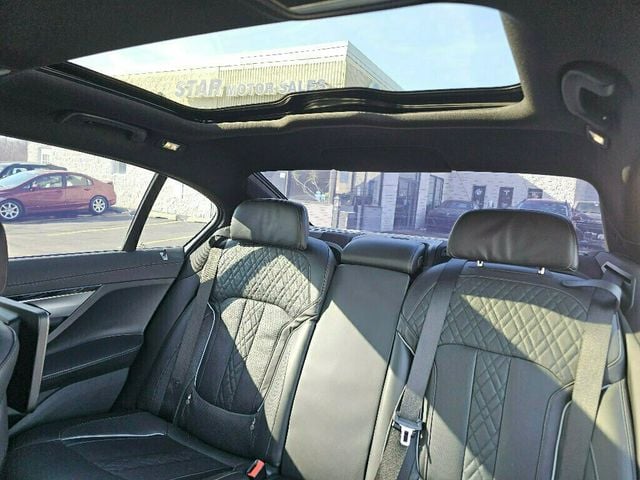2020 BMW 7 Series 750i xDrive - 22980943 - 29