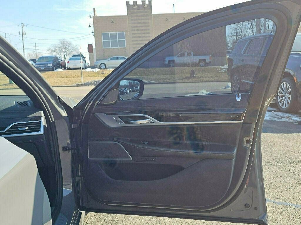 2020 BMW 7 Series 750i xDrive - 22980943 - 31