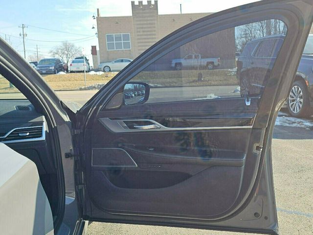 2020 BMW 7 Series 750i xDrive - 22980943 - 31