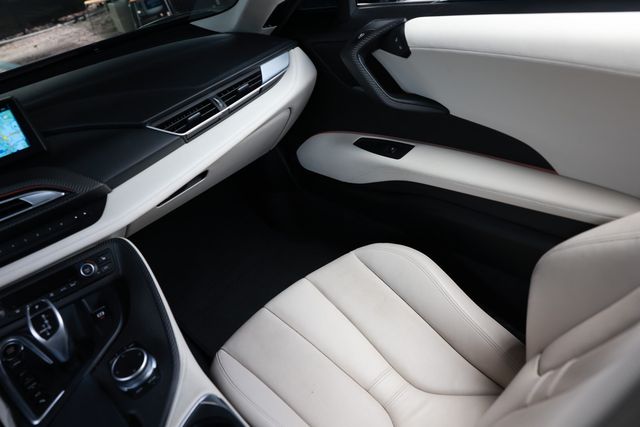 2020 BMW i8  - 23050017 - 24
