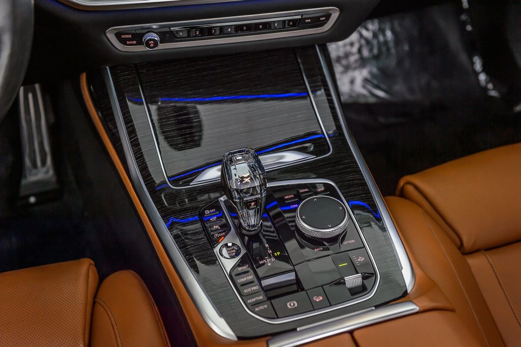 2020 BMW X7 X7 40i xDRIVE M SPORT WHITE ON BROWN NAV PANO ROOF BACKUP CAM - 22977052 - 31