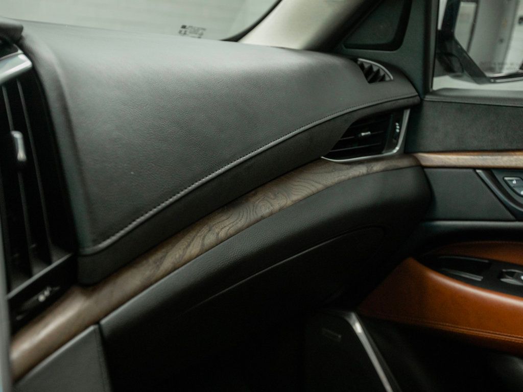 2020 Cadillac Escalade Premium Luxury photo 24