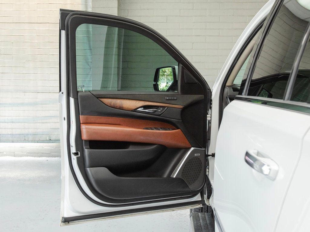 2020 Cadillac Escalade Premium Luxury photo 32