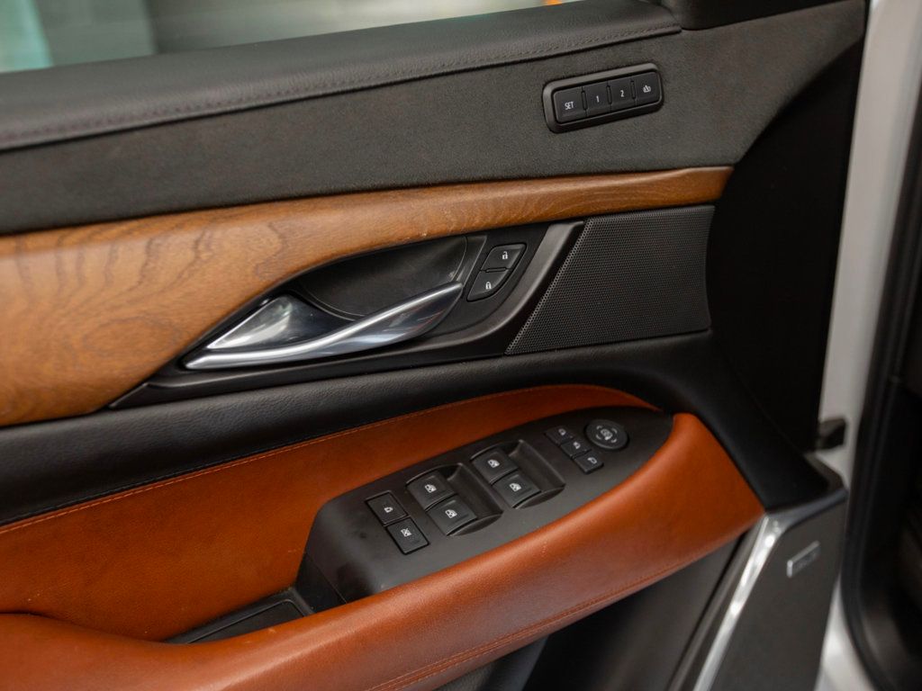 2020 Cadillac Escalade Premium Luxury photo 33