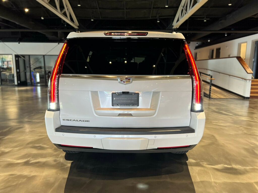 2020 Cadillac Escalade Platinum photo 3
