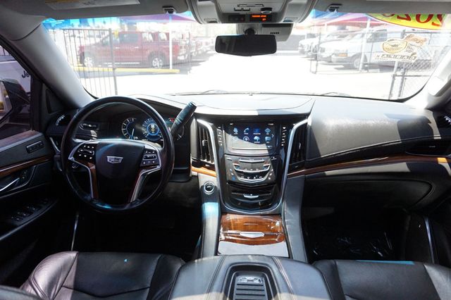 2020 Cadillac Escalade PREMIUM WHEELS, RUNNING BOARDS, THIRD ROW SEATING, LEATHER SEATS - 23035905 - 44