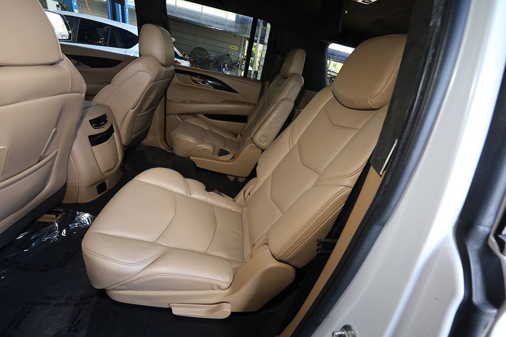 2020 Cadillac Escalade ESV Platinum photo 17