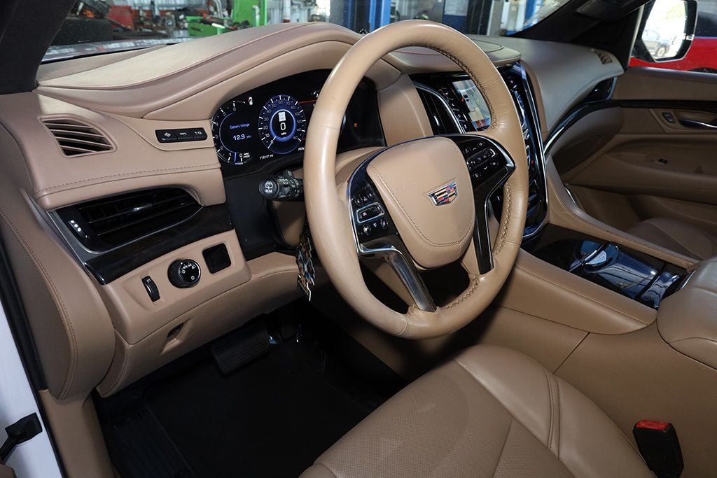 2020 Cadillac Escalade ESV Platinum photo 24
