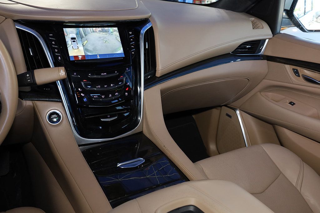 2020 Cadillac Escalade ESV Platinum photo 26