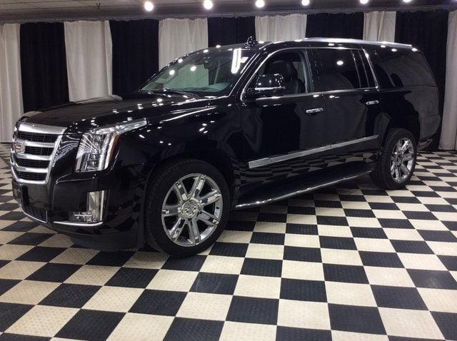 2020 Cadillac Escalade ESV Luxury photo 3