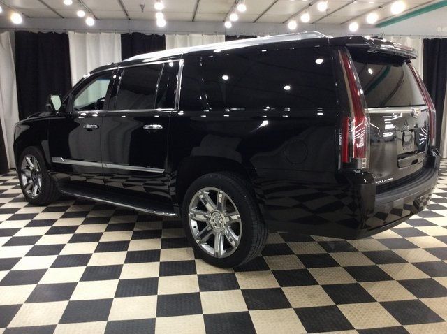 2020 Cadillac Escalade ESV Luxury photo 4