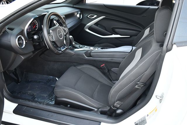 2020 Chevrolet Camaro 2 Door Coupe 1LT W/RS Package - 23002705 - 40