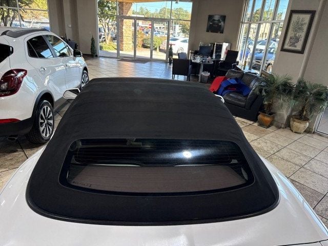 2020 Chevrolet Camaro 2dr Convertible 1LT - 22941388 - 8