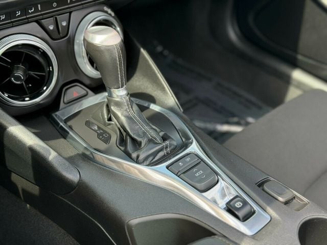 2020 Chevrolet Camaro 2dr Convertible 1LT - 23015213 - 29