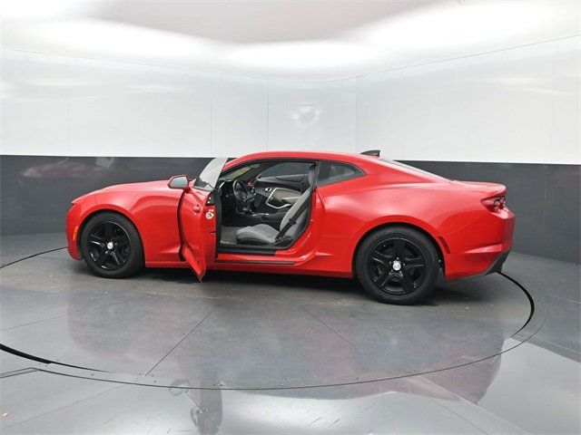2020 Chevrolet Camaro 2dr Coupe 1LT - 22868671 - 31